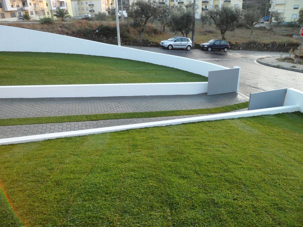 Pavimentação e Arranjos Exteriores em Moradia4